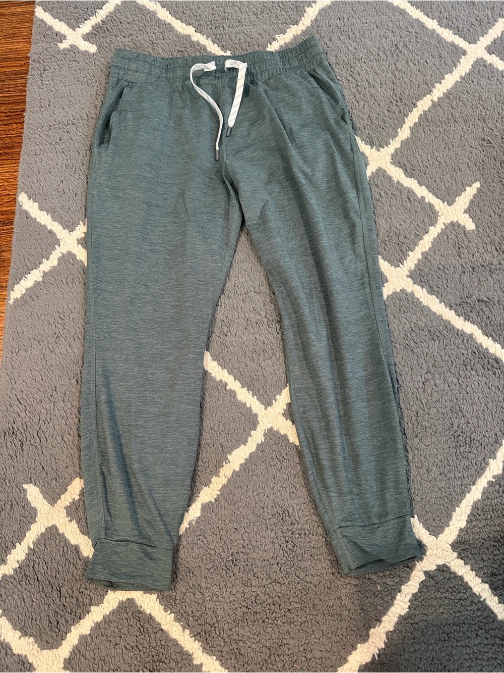 Kirkland Vuori Like Green Joggers